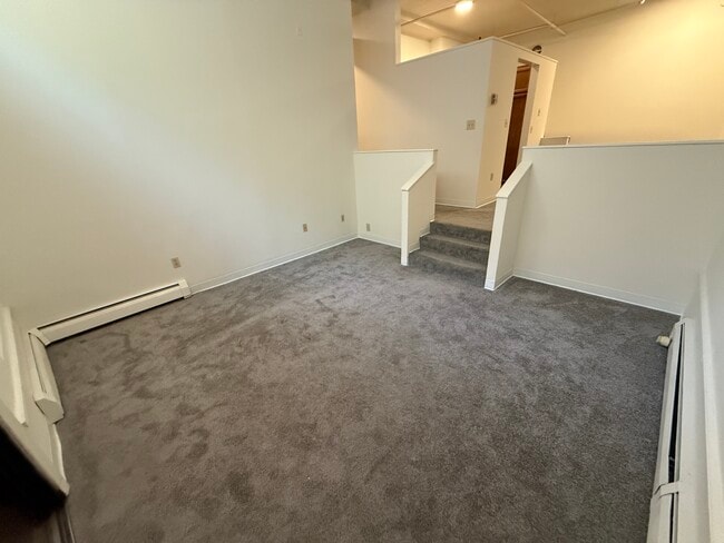 417 Church St, Unit 207
