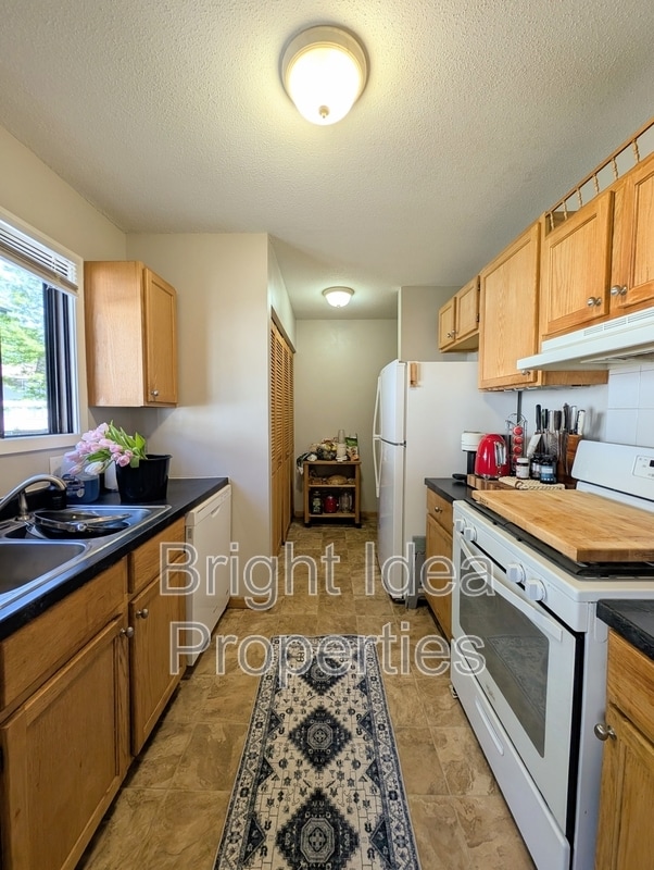 2710 Upland Ln N in Plymouth, MN - Building Photo - Building Photo