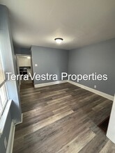 96 Thompson St in Salem, NJ - Foto de edificio - Building Photo