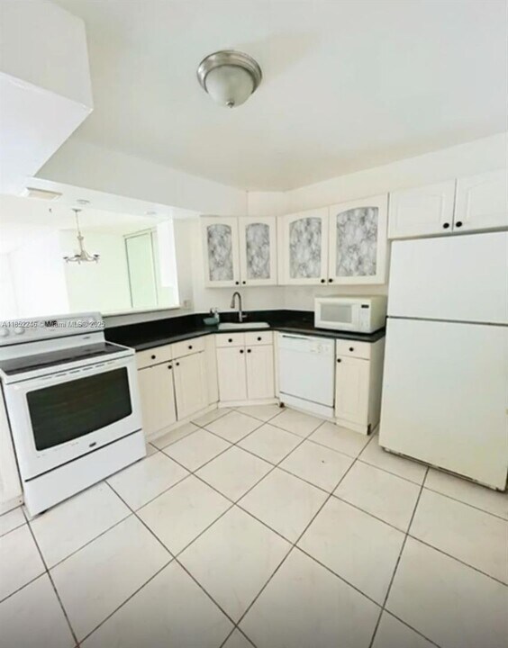 3360 Spanish Moss Terrace in Lauderhill, FL - Building Photo