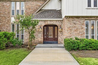 15726 Walkwood Dr in Houston, TX - Foto de edificio - Building Photo