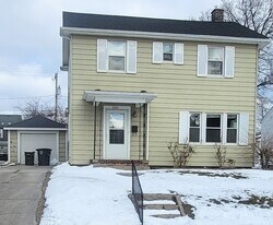 2021 Kenwood Ave in Fort Wayne, IN - Building Photo