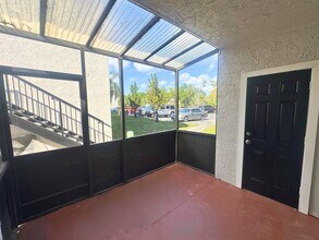 4403 Treehouse Ln in Tamarac, FL - Foto de edificio - Building Photo