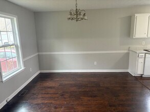 707 Rugby Ct in La Vergne, TN - Foto de edificio - Building Photo