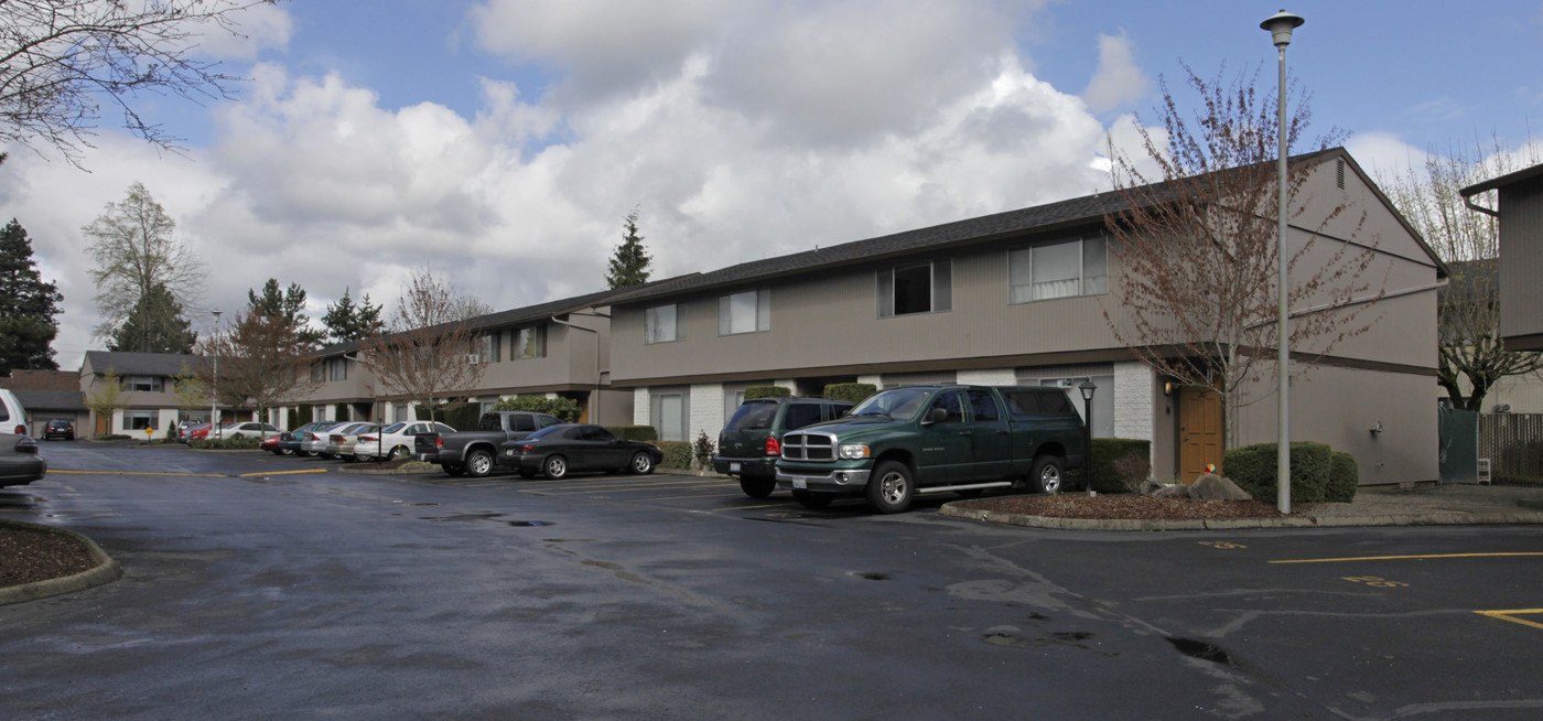 Hidden Village Apartments in Vancouver, WA - Building Photo