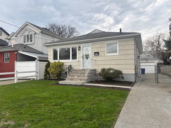 property at 527 Willowbrook Rd