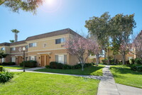 Monterey Villas in Oxnard, CA - Foto de edificio - Building Photo