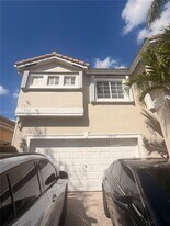 10863 NW 53rd Ln in Doral, FL - Building Photo