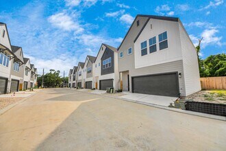 6523 Tree Branch Dr in Houston, TX - Building Photo - Building Photo