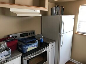 18 Highland Ave, Unit 1 in Wiley Ford, WV - Foto de edificio - Building Photo