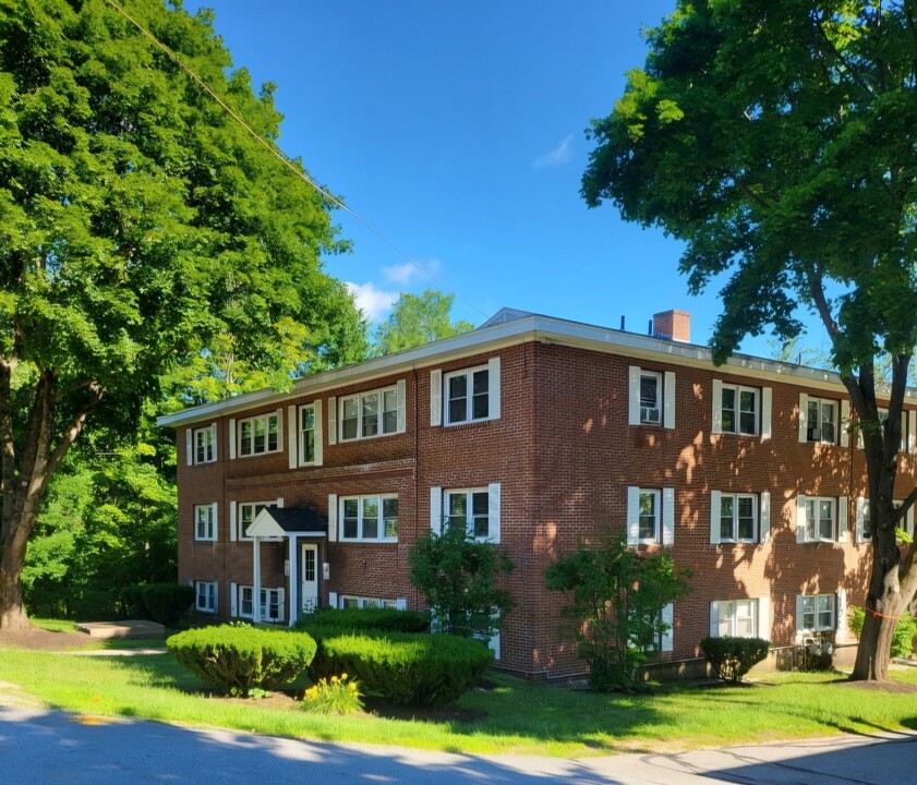 Maple Leaf Apartments in Franklin, NH - Building Photo