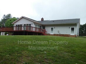 10451 Edgehill Ln in King George, VA - Foto de edificio - Building Photo