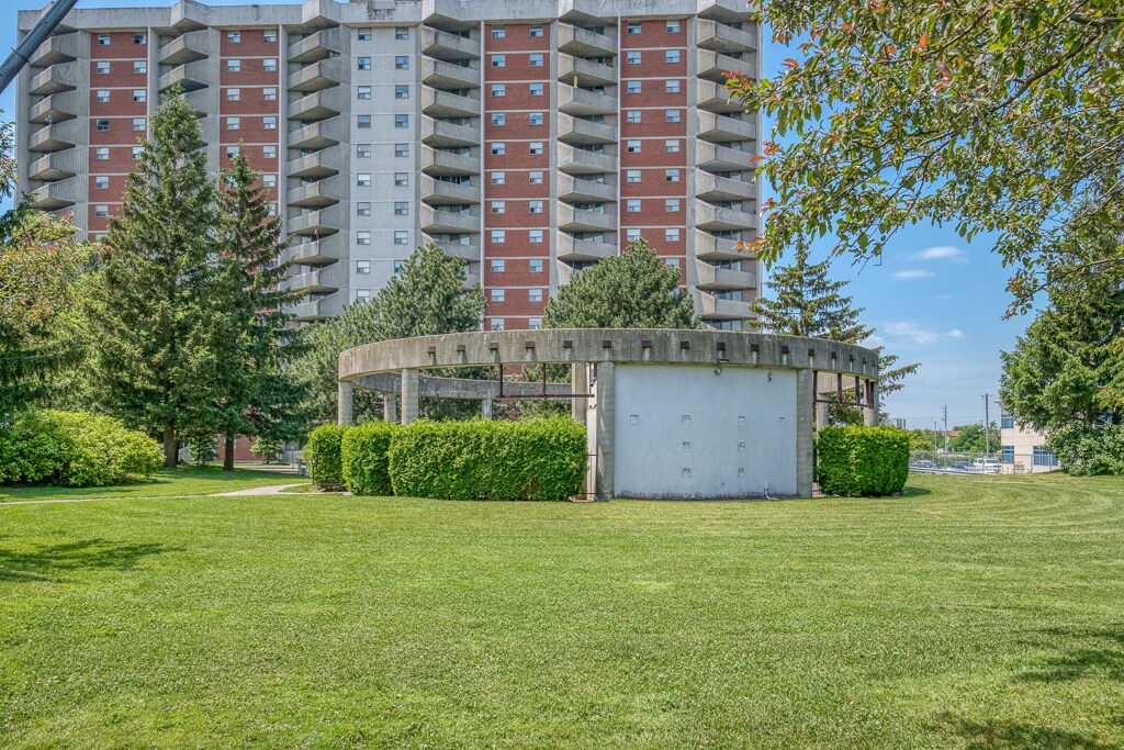 1105 Jalna Blvd in London, ON - Building Photo