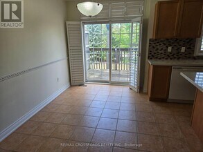 10 Post Oak Dr in Richmond Hill, ON - Building Photo - Building Photo