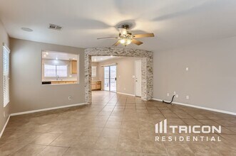 8383 Golden Amber St in Las Vegas, NV - Building Photo - Building Photo