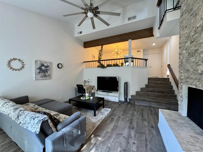 3230 Caminito Eastbluff in San Diego, CA - Building Photo - Building Photo