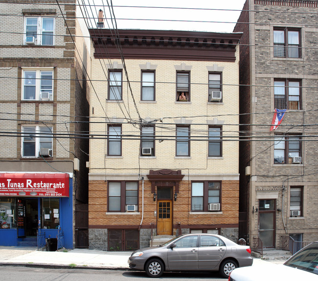 6308 Broadway in West New York, NJ - Building Photo - Building Photo