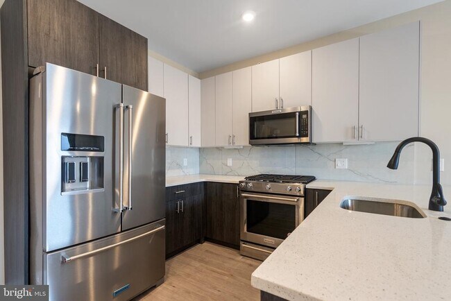 property at 408-10 N Front St
