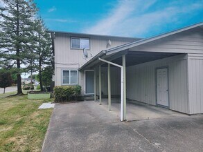 1624-1624 College St in Philomath, OR - Building Photo - Building Photo