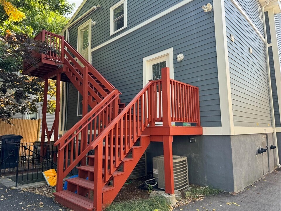 179 Rindge Ave in Cambridge, MA - Foto de edificio
