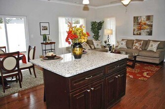 241 Floridays Way in Virginia Beach, VA - Foto de edificio - Building Photo