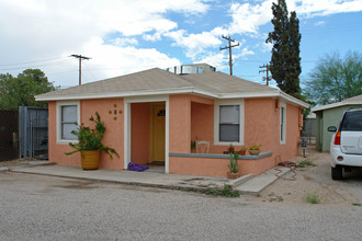 Bellevue Hideaway Apartments in Tucson, AZ - Building Photo - Building Photo