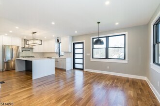 76 Burnet Rd in Madison, NJ - Building Photo - Building Photo