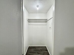 Candlewood Apartments in Lawton, OK - Foto de edificio - Building Photo
