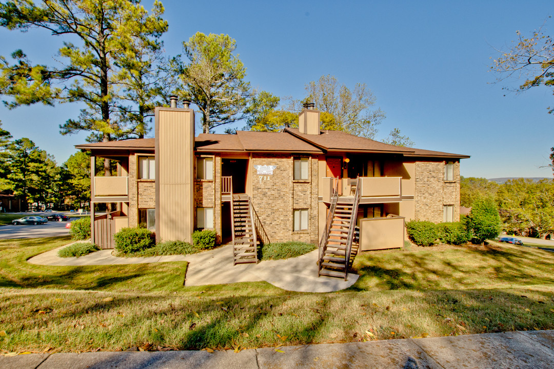 Candlewood Apartments in Huntsville, AL - Foto de edificio