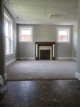 1015 W High St, Unit B in Jefferson City, MO - Building Photo - Building Photo