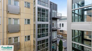 1430 NW Pettygrove St, Unit E205 in Portland, OR - Building Photo - Building Photo