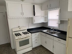 1118 Shire Ave-Unit -Unit A in Pekin, IL - Building Photo - Building Photo