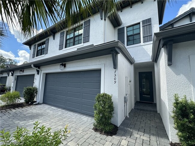 7509 Carnegie Way in Naples, FL - Building Photo - Building Photo