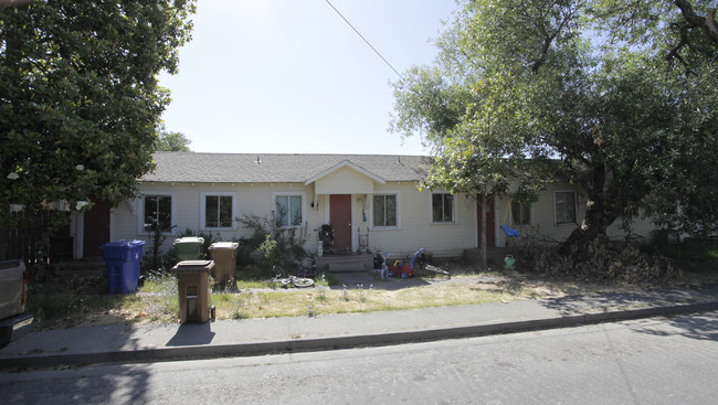 1402 Earl St in Calistoga, CA - Building Photo - Building Photo