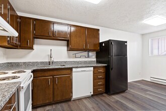 5858 S 2000 W, Unit C in Roy, UT - Building Photo - Building Photo