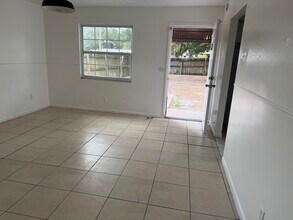 1017 Carolina Ave, Unit B in St. Cloud, FL - Foto de edificio - Building Photo