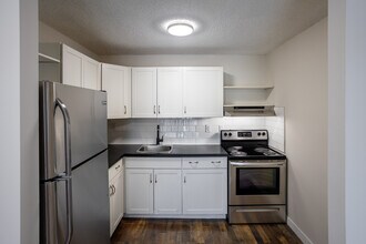 Cedarbrae Manor in Calgary, AB - Building Photo - Interior Photo