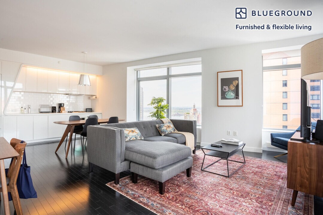 123 Washington St in New York, NY - Building Photo