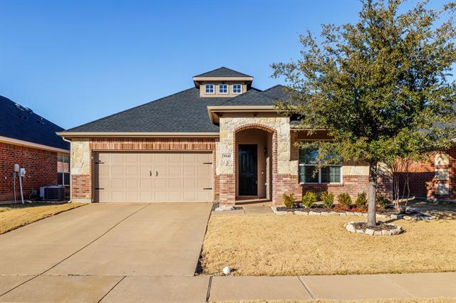 9245 Tierra Verde Dr in Fort Worth, TX - Building Photo