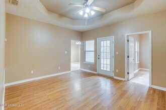 6085 W Bolivar St in Bay St. Louis, MS - Foto de edificio - Building Photo