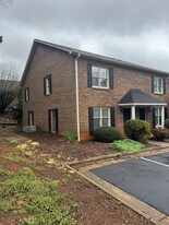 2433 1st St NW in Hickory, NC - Building Photo