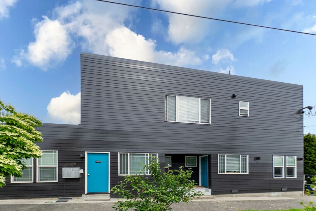 3208 Mcclintock Ave S in Seattle, WA - Building Photo