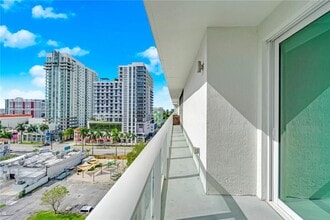 321 NE 26th St in Miami, FL - Building Photo - Building Photo