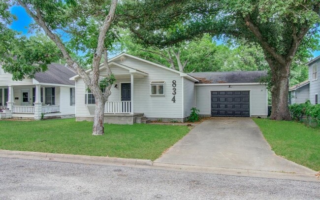 property at 834 Live Oak St