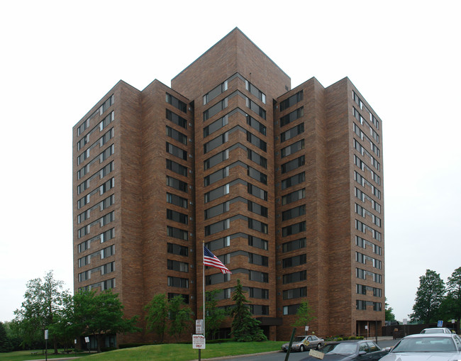 Knox Landing in Bloomington, MN - Building Photo - Building Photo