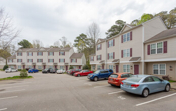 Red Wolf Crossing in Raleigh, NC - Building Photo - Building Photo