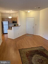 13085 Autumn Woods Way in Fairfax, VA - Building Photo - Building Photo