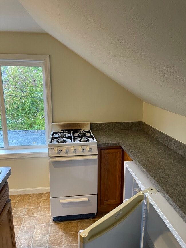 127 College Pl - Utilities Included