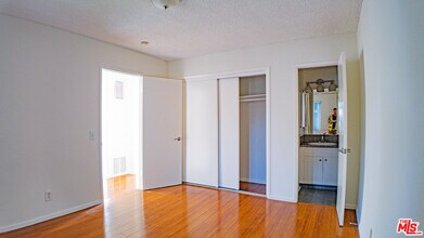 447 W Elk Ave in Glendale, CA - Building Photo - Building Photo