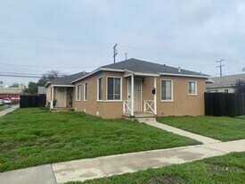 2245 Granada Ave in Long Beach, CA - Building Photo